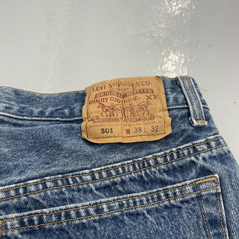 Levis measurements waist